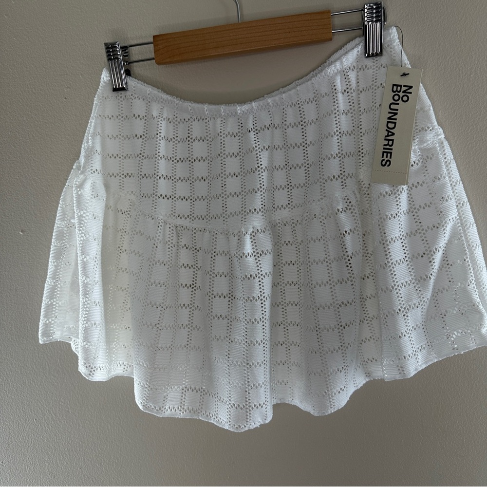 NWT No Boundaries White Crochet Lace Swimsuit Cover-Up Skirt Juniors Size XS